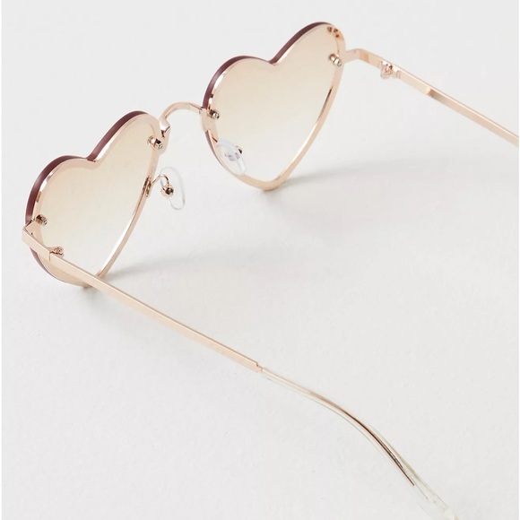 NWT Heart Eyes Sunglasses - Picture 2 of 5